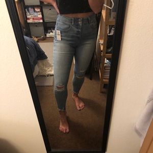 • light wash jean •